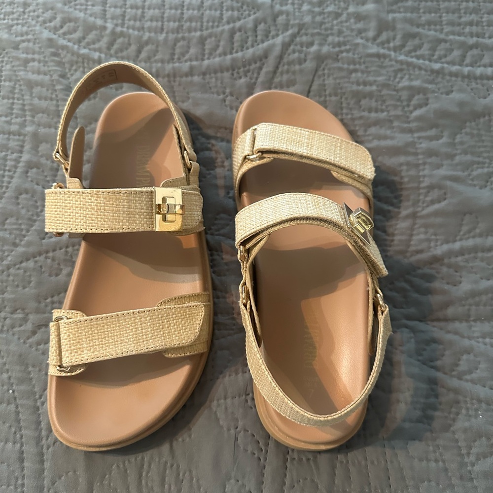 Dreampairs. Raffia tan colored. Gold buckles with Velcro closure. Size 7